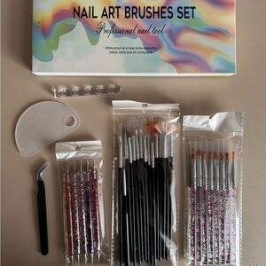 NWT 31 Piece Nail Art Set